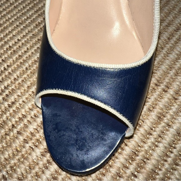 Manolo Blahnik Navy Heels with White Piping - Picture 6 of 7